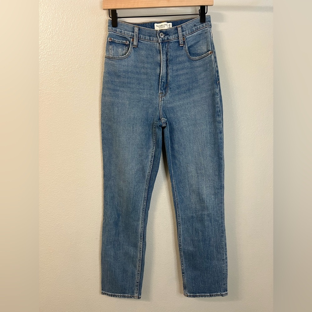 Abercrombie Curve Love Ultra High Rise Ankle Straight Jean Size 2L - Picture 4 of 11